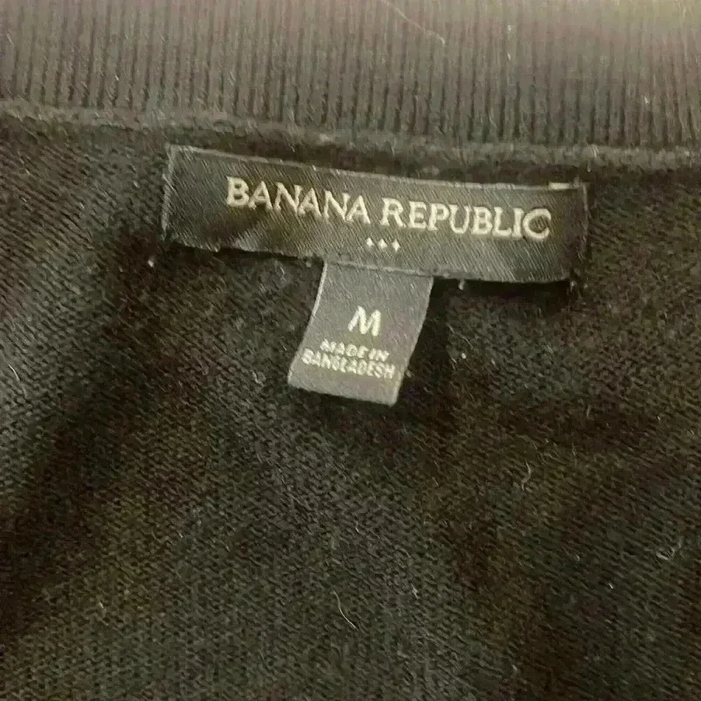 Black V-neck, Banana Republic knit sweater size medium - Picture 2 of 4